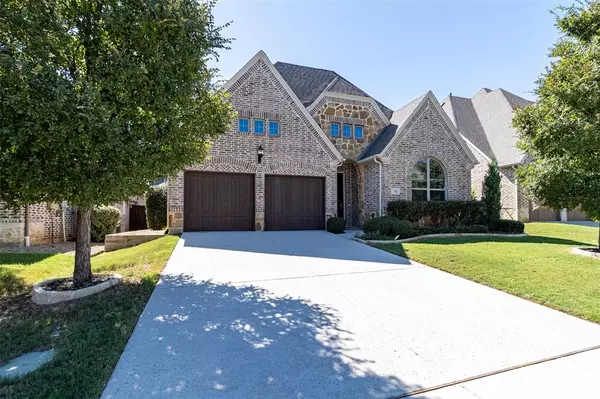 333 Hill Creek Lane, Grapevine, TX 76051