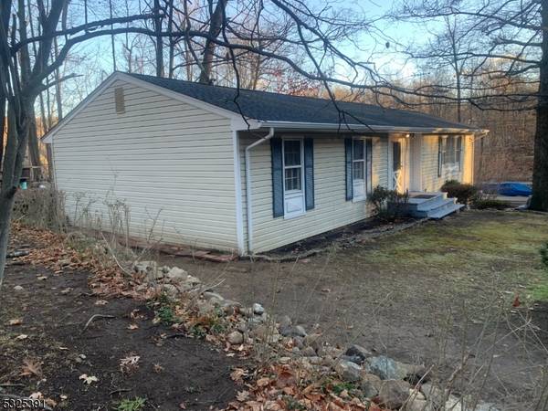 35 Dupont Ave, Hopatcong Boro, NJ 07843