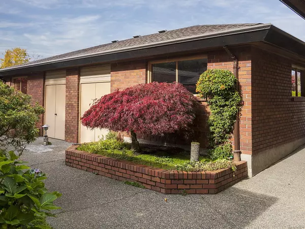 Oak Bay, BC V8P 5M8,2345 Cedar Hill Cross Rd #115