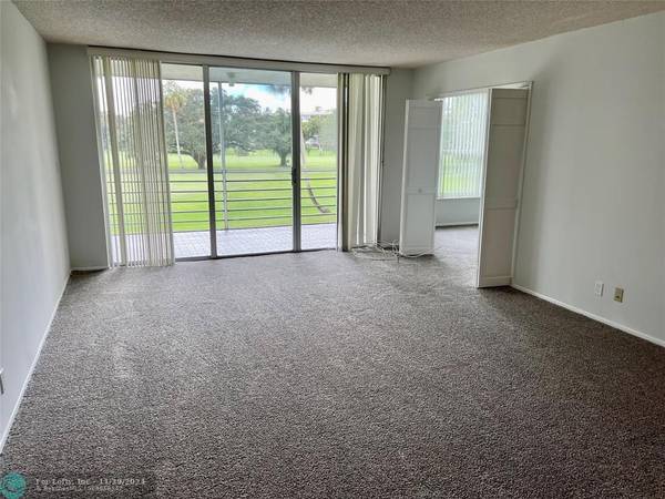 Pompano Beach, FL 33069,565 Oaks Ln  #209