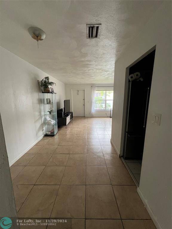 Oakland Park, FL 33334,660 NE 46th Ct  #2