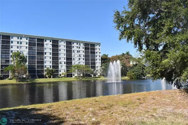 Pompano Beach, FL 33069,2334 S Cypress Bend Dr  #202