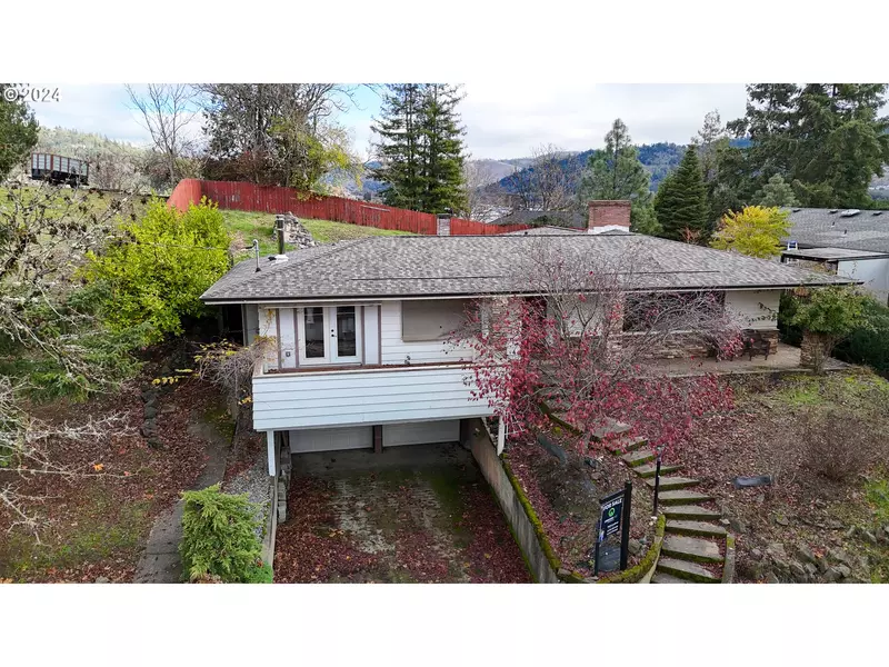 567 NE DENVER ST, Roseburg, OR 97470