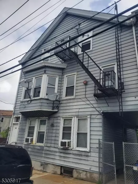 21 Chadwick St, Paterson City, NJ 07503