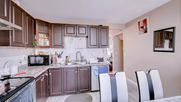 Calgary, AB T3J 1Y6,95 Castlegreen Close Northeast