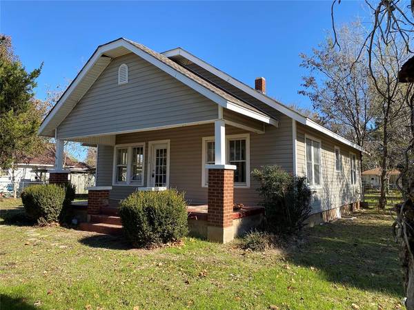 110 S 6th Street, Cyril, OK 73029