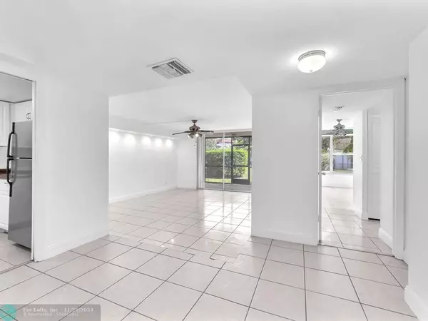 Lauderhill, FL 33319,3650 Inverrary Dr  #1Y