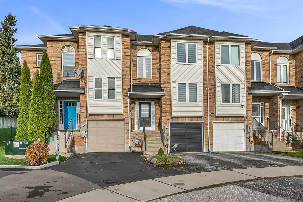 Bradford West Gwillimbury, ON L3Z 3B1,64 Natale CT