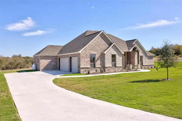 Weatherford, TX 76085,300 Spanish Oak Court