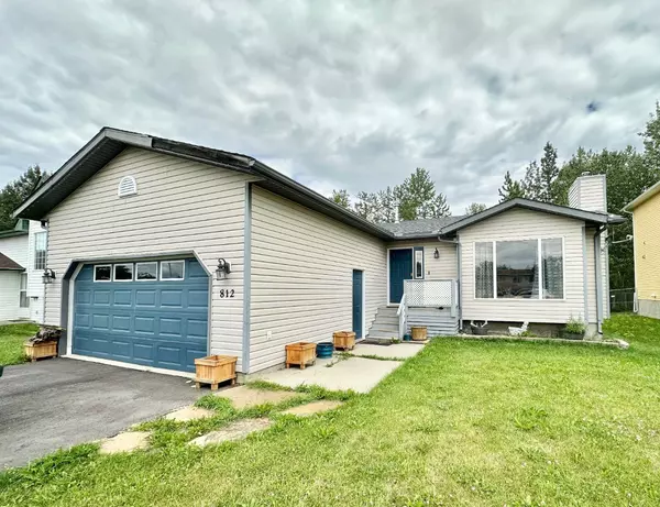 812 9 AVE, Fox Creek, AB T0H1P0