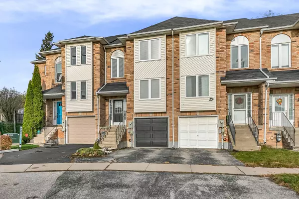 Bradford West Gwillimbury, ON L3Z 3B1,64 Natale CT