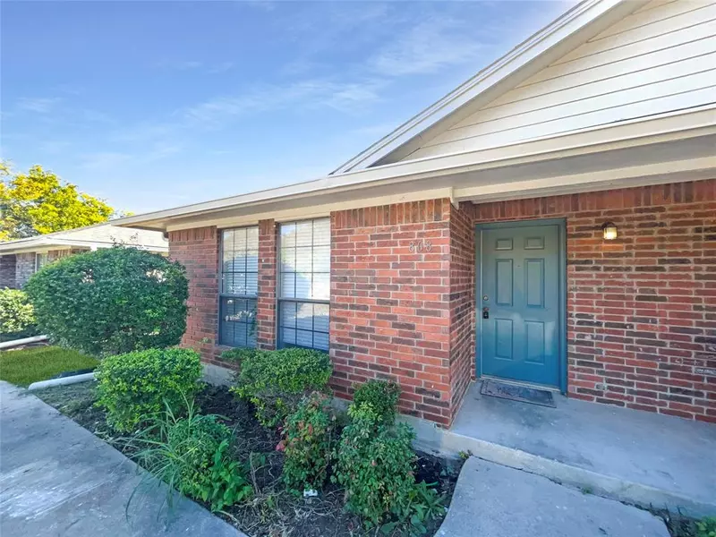 808 Mirabell Court, Arlington, TX 76015