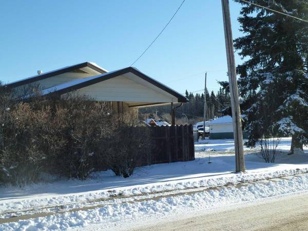 Plamondon, AB T0A2T0,9829 101 AVE