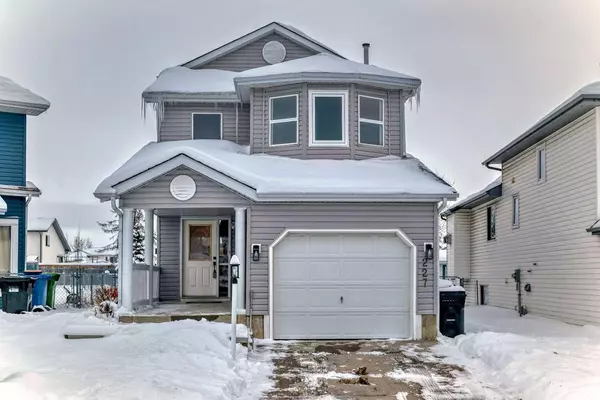 227 Saratoga PL NE, Calgary, AB T1Y 6Z9