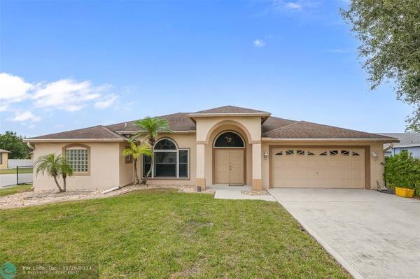 243 Malibu Circle, Greenacres, FL 33413