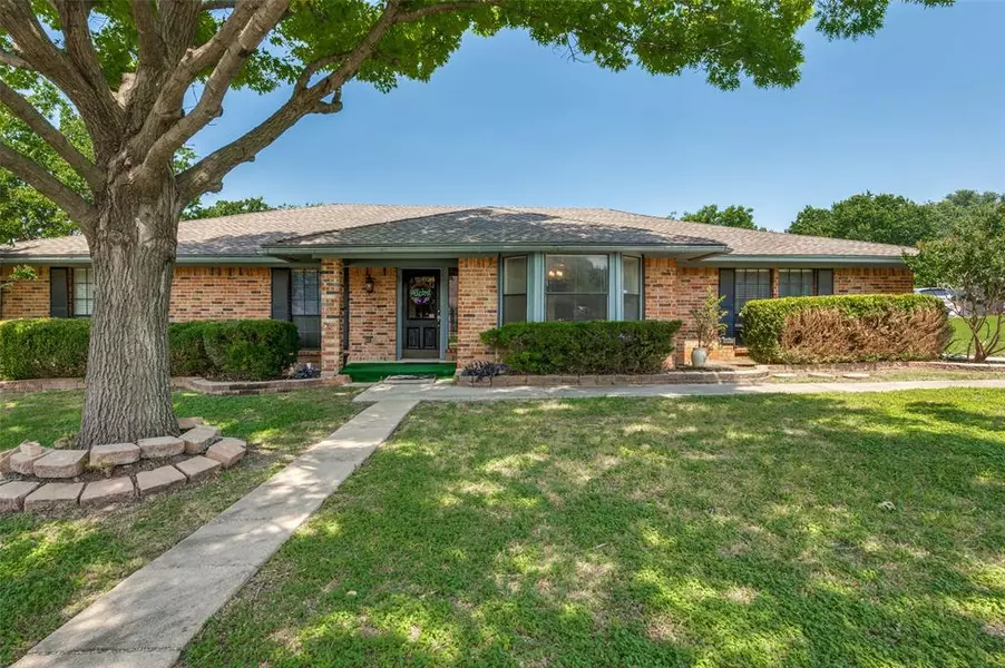 8320 Crosswind Drive, Fort Worth, TX 76179