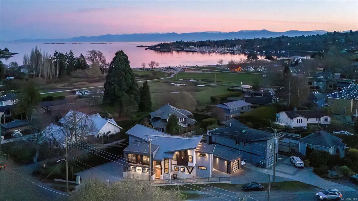 Saanich, BC V8N 4G3,3875 Cadboro Bay Rd