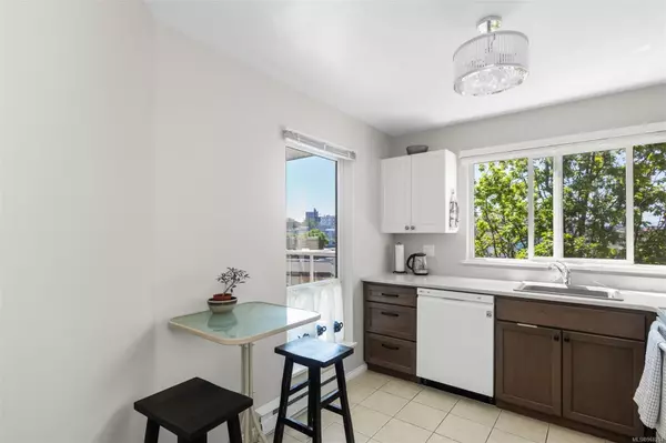 Victoria, BC V8T 5H9,689 Bay St #308