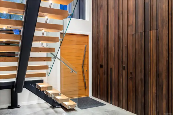 Saanich, BC V8N 4G3,3875 Cadboro Bay Rd