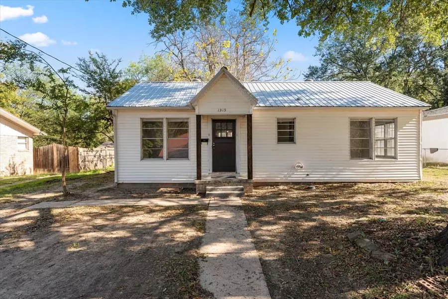 1315 Merritt Avenue, Mount Pleasant, TX 75455