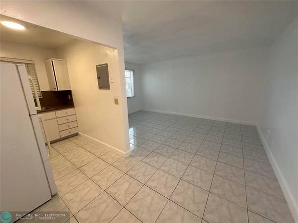 Hallandale Beach, FL 33009,400 SE 9th Ct  #9