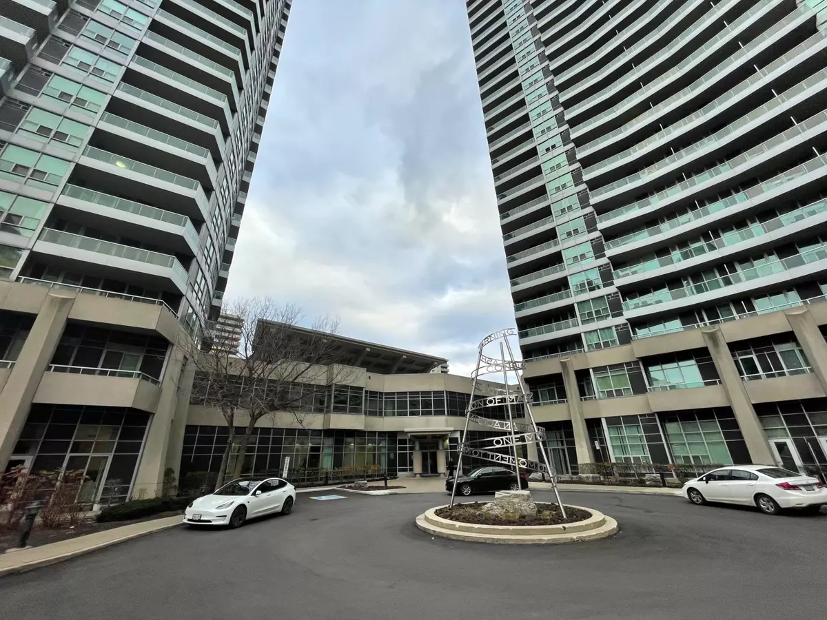 Mississauga, ON L5B 4M1,1 Elm DR #1010