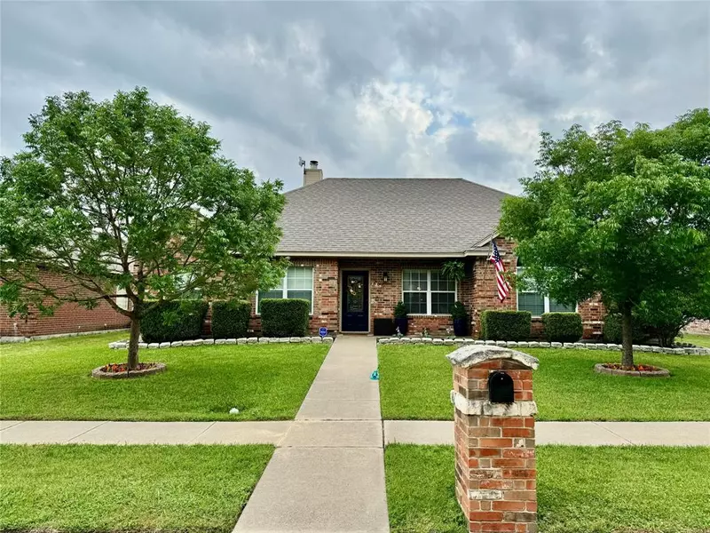 206 Red Wolf Lane, Red Oak, TX 75154