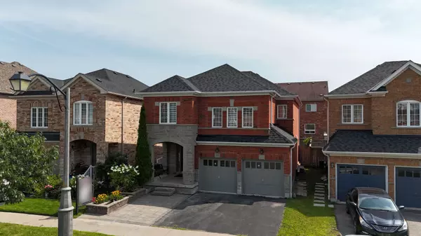 15 Thackery DR, Ajax, ON L1T 0G3