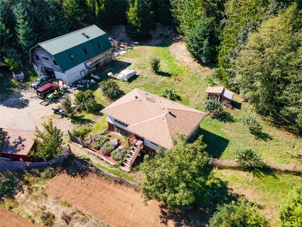 1075 Spider Lake Rd, Qualicum Beach, BC V9K 2L7