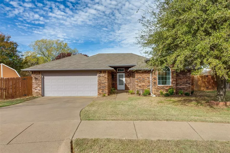 627 Johnathan Court, Joshua, TX 76058