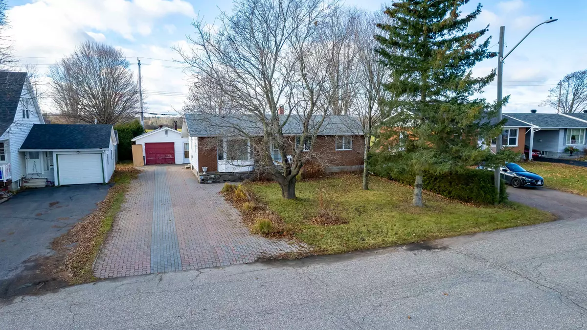 Renfrew, ON K7V 2G9,508 Aberdeen ST