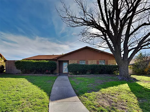 2112 Victoria Road, Carrollton, TX 75007