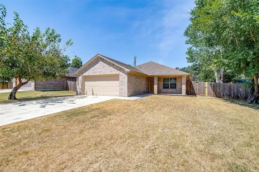 134 Dennis Drive, Azle, TX 76020