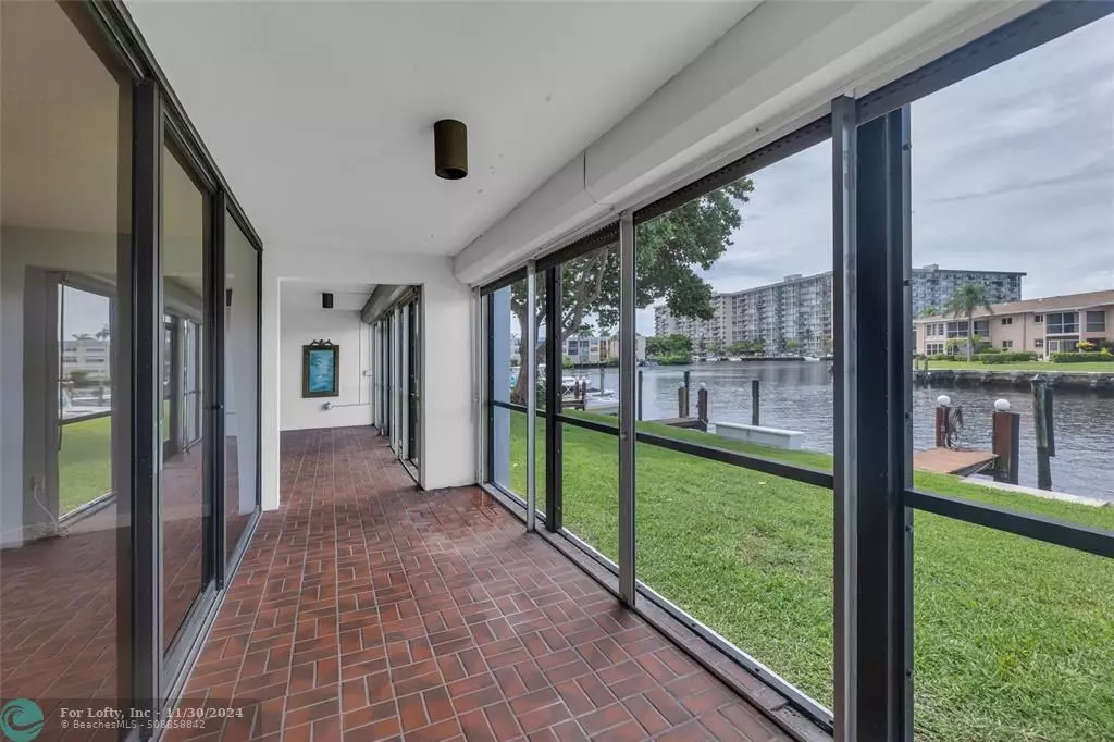 Pompano Beach, FL 33060,1100 SE 5th Ct  #11