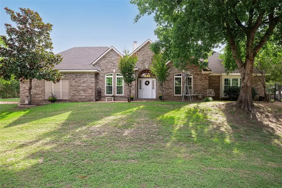 1092 Holly Lane, Lewisville, TX 75067