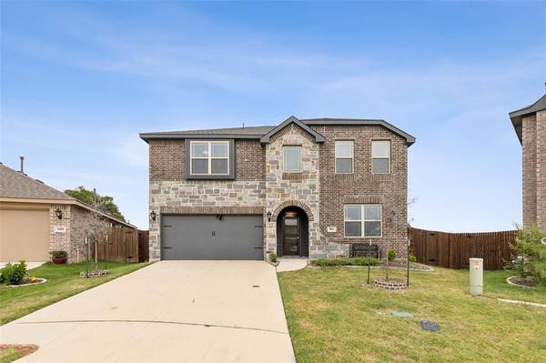 901 Amberwood Drive, Godley, TX 76044