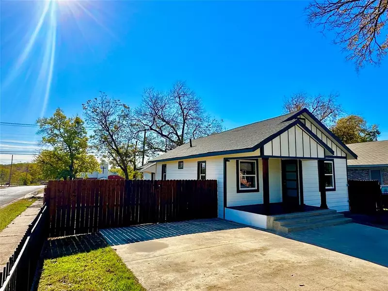 1348 E Davis Avenue, Fort Worth, TX 76104