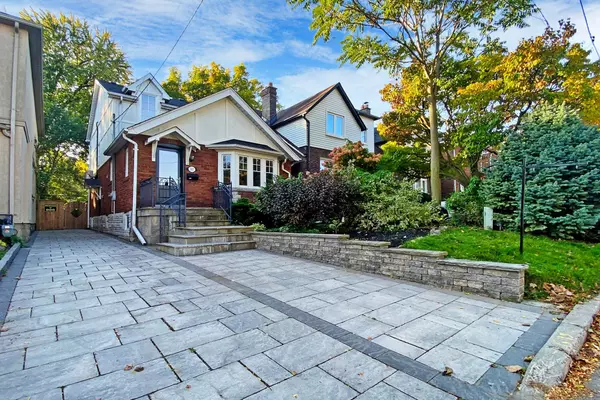 387 Old Orchard GRV, Toronto C04, ON M5M 2G1