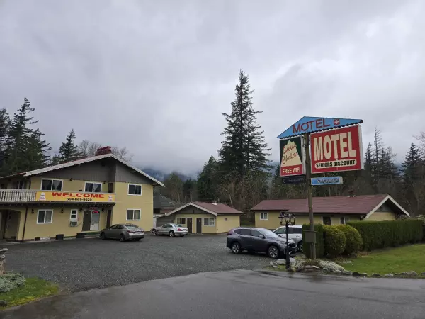 456 TRANS CANADA HIGHWAY, Hope, BC V0X 1L0