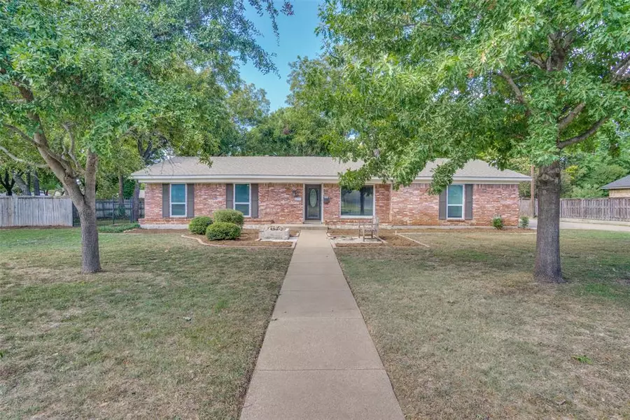 4328 Plantation Drive, Benbrook, TX 76116