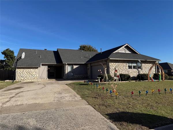 2416 Bryce Canyon Court, Yukon, OK 73099