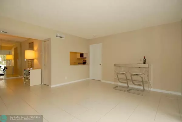 Lauderdale By The Sea, FL 33308,4013 N Ocean Dr  #108