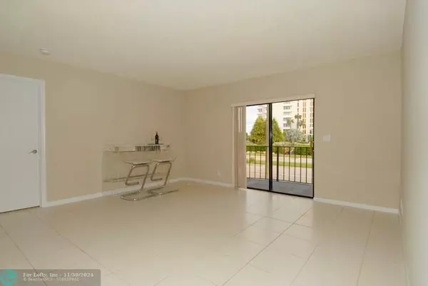 Lauderdale By The Sea, FL 33308,4013 N Ocean Dr  #108