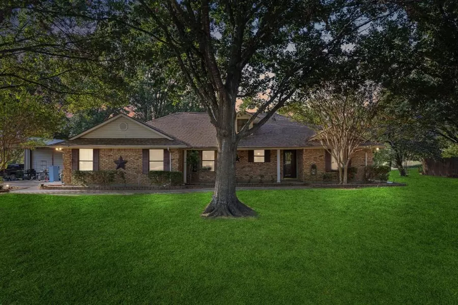 1196 Lois Lane, Oak Grove, TX 75142