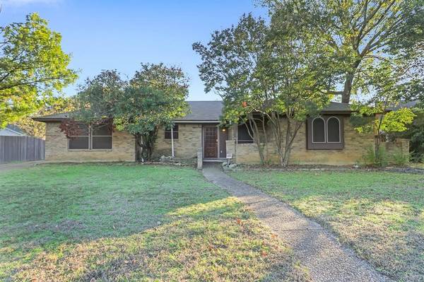 2208 Park Springs Court, Arlington, TX 76013