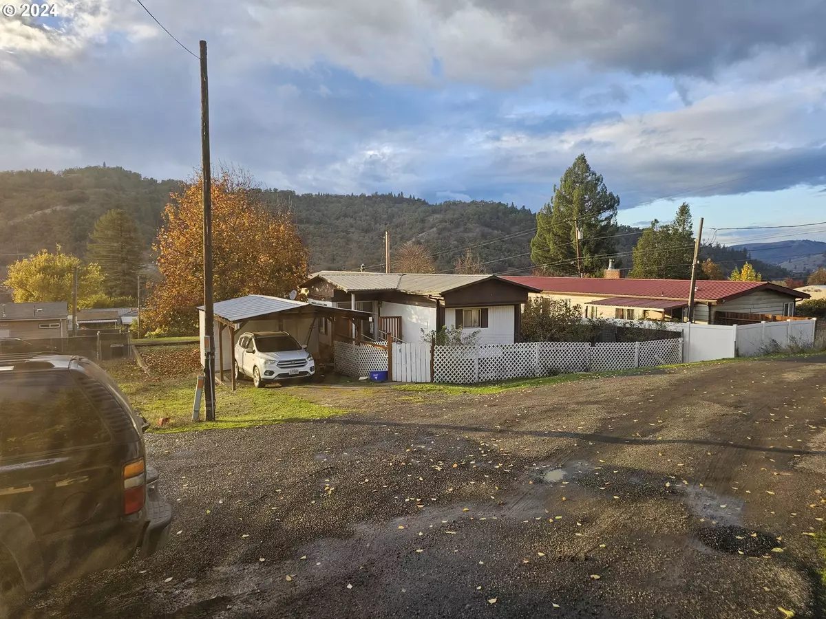 Roseburg, OR 97470,4550 RIDENOUR ST