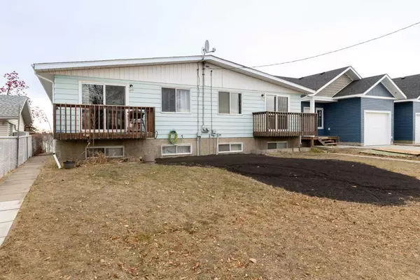 4928 & 4930 59 ST, Innisfail, AB T4G 1R8