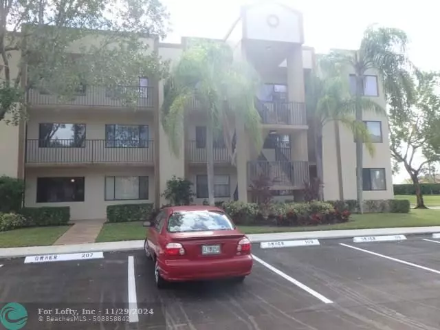 10625 W Clairmont Cir  #211, Tamarac, FL 33321