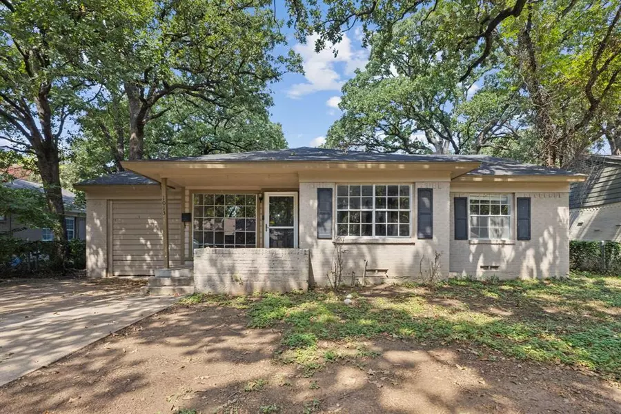 1013 W Inwood Drive, Arlington, TX 76013