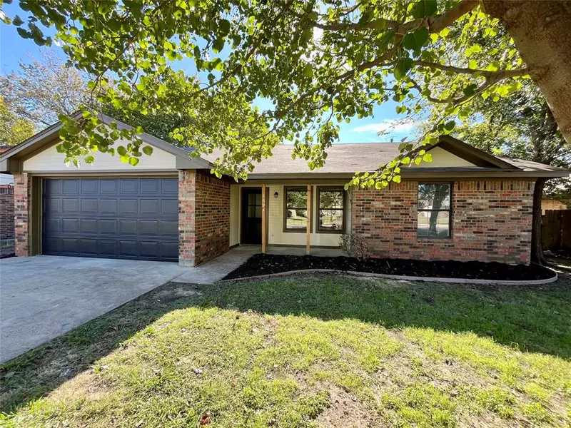 1604 Brook Glen Drive, Sanger, TX 76266